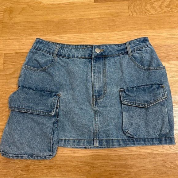 Pretty Garbage Denim Skirt Cargo Pockets Size Medium Light Wash - Picture 1 of 3